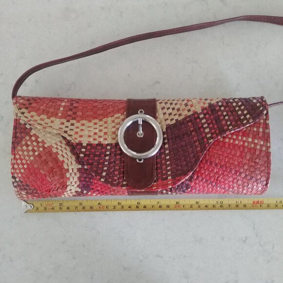 Paper straw woven shoulder baguette bag brown red tan cream buckle front - Picture 16 of 16